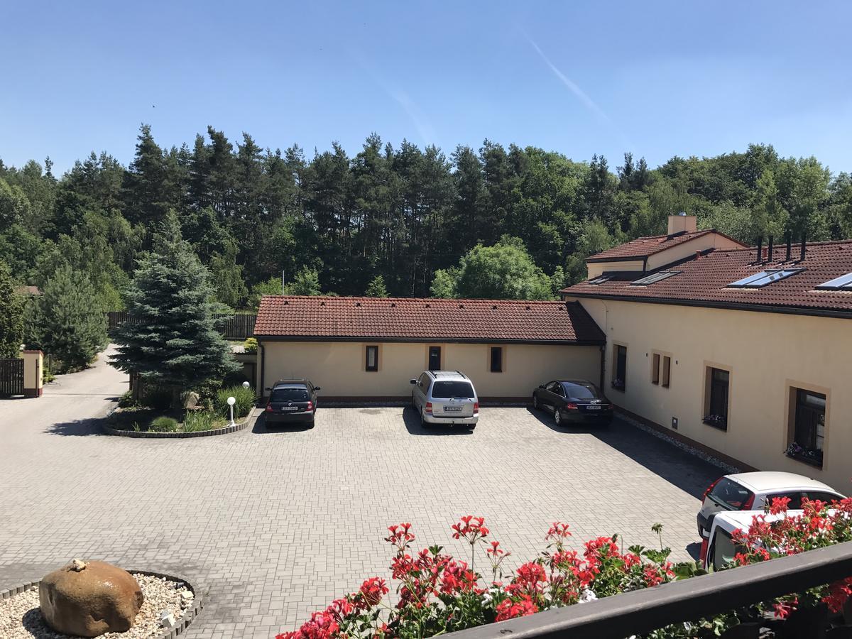 Penzion Parkur Hotel Hrobice Exterior photo